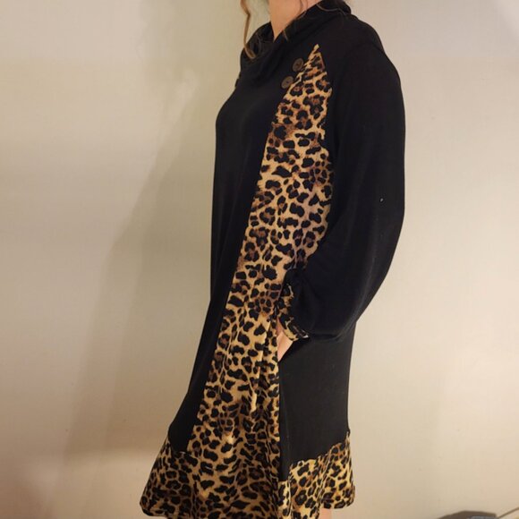 Suzanne Betro - Elegant flowy dress - Animal print - Size 1X - Picture 5 of 10